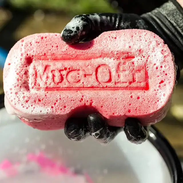 Muc-Off Expanding Pink Sponge Kjempesvamp til MC-rengjøring 