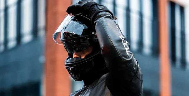 Sena Phantom Sort Matt Helhjelm fra Sena med integrert Intercom 