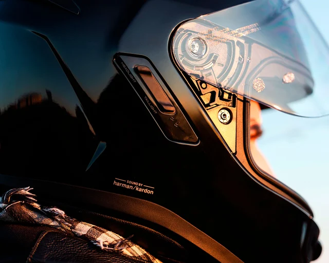 Sena Phantom Sort Matt Helhjelm fra Sena med integrert Intercom 