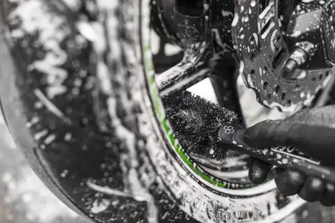 Muc-Off Wheel &amp; Brake Brush Hjul og bremsebørste