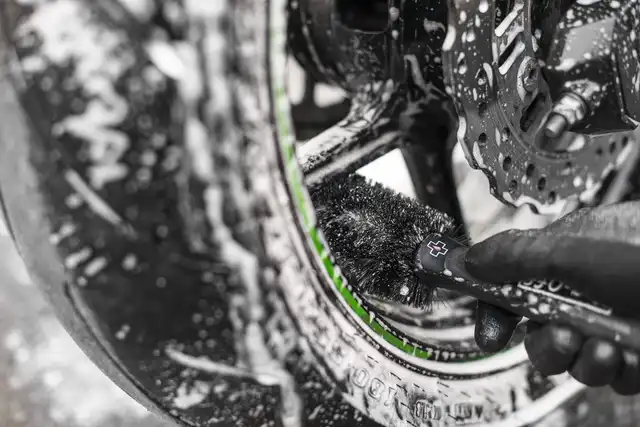 Muc-Off Wheel & Brake Brush Hjul og bremsebørste 