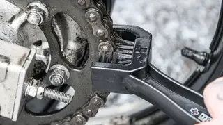 Muc-Off Motorcycle Chain Brush Kjedebørste fra Muc-Off