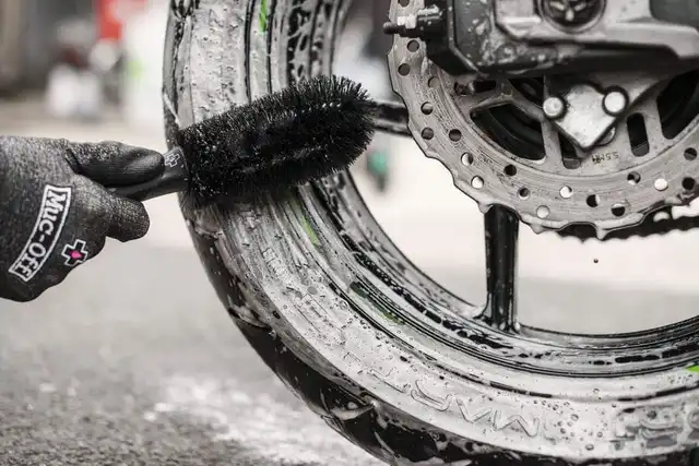 Muc-Off Wheel & Brake Brush Hjul og bremsebørste 