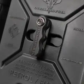KRIEGA OVERLAND LOCKABLE MOUNT Låsbart feste til Overland-Kanner