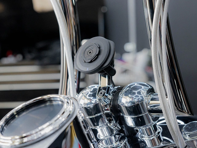 QUAD LOCK Pro Chrome Mount - Large QUADL HANDLEBAR MOUNT PRO CHROME - LARGE 