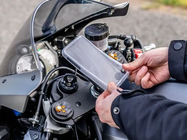 QUAD LOCK Fork Stem Mount QUADL MOTORCYCLE FORK STEM MOUNT 