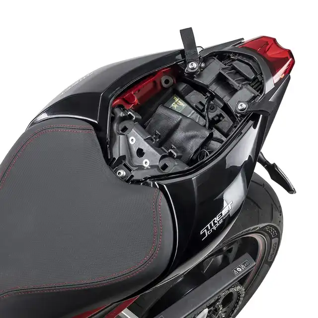 KRIEGA STREET TRIPLE FIT KIT Drypack-montering til Street Triple 