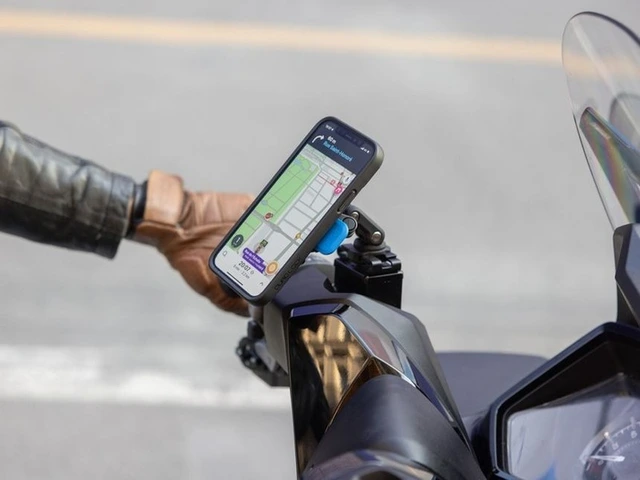 QUAD LOCK Brake Reservoir Phone Mount V2 QUADL BRAKE RESERVOIR MOUNT V2 