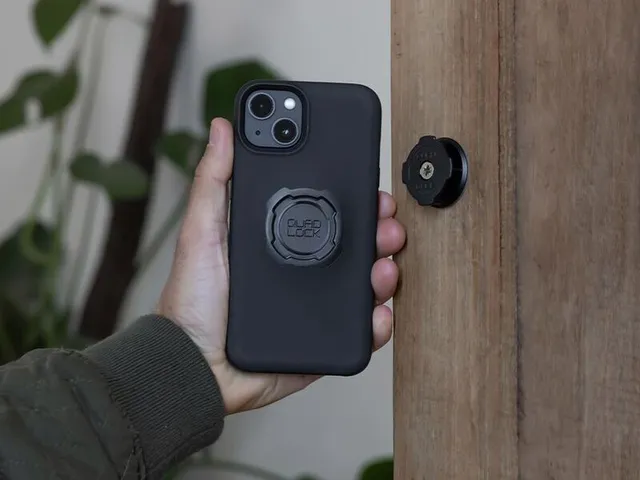 QUAD LOCK Adhesive Wall Mount QUADL ADHESIVE WALL MOUNT (TWIN PACK) 