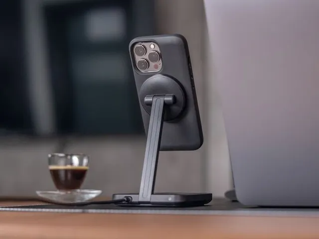 QUAD LOCK MAG Dual Wireless Charger QUADL DUAL DESKTOP WIRELESS CHARGER 