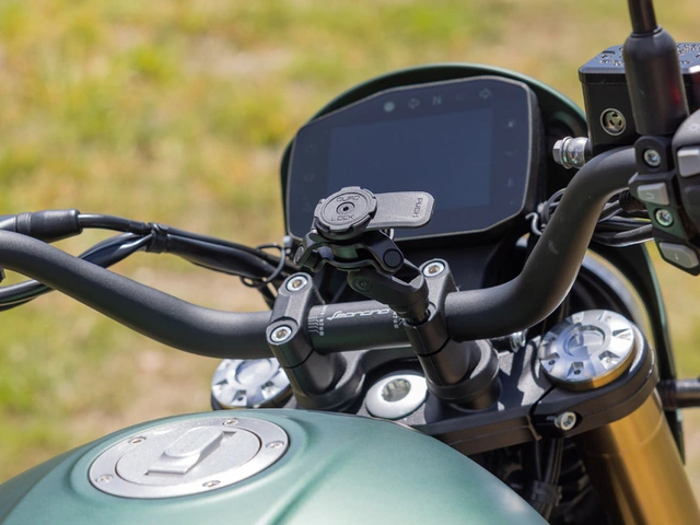 QUAD LOCK Pro Handlebar Clamp Mount QUADL MOTO HANDLEBAR CLAMP MOUNT PRO 