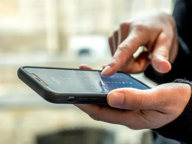 QUAD LOCK iPhone Screen Protector 