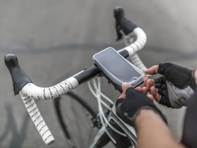 QUAD LOCK Original Poncho  -  14 Pro QUAD LOCK PONCHO IPHONE 14 PRO 