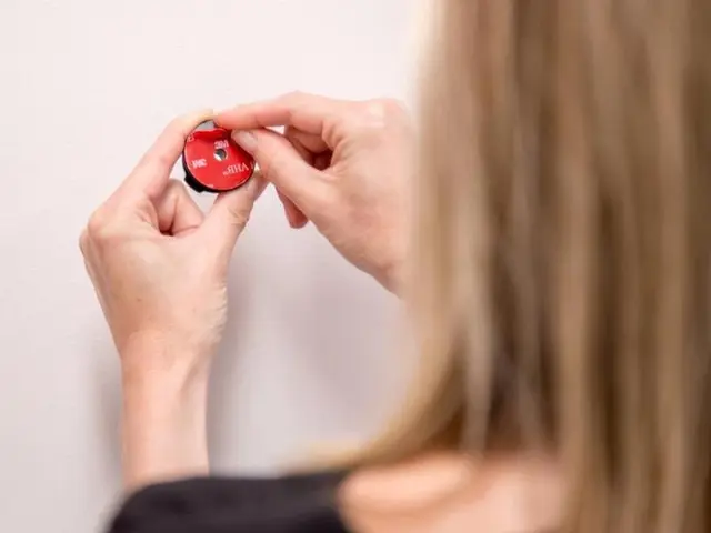 QUAD LOCK Adhesive Wall Mount QUADL ADHESIVE WALL MOUNT (TWIN PACK) 