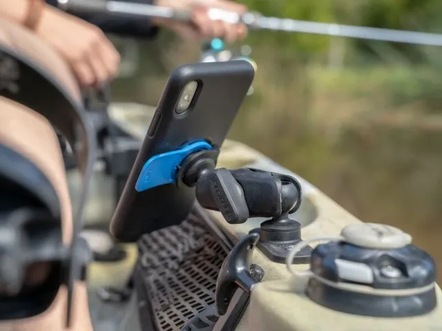 QUAD LOCK 360 Dual Pivot Arm - Small QUADL 360 ARM DUAL PIVOT SMALL 