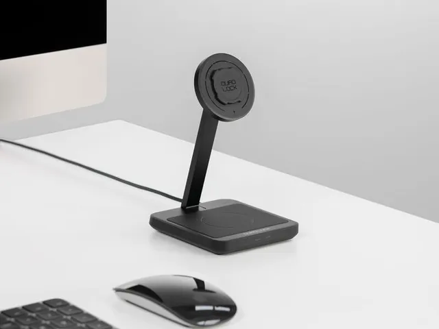 QUAD LOCK MAG Dual Wireless Charger QUADL DUAL DESKTOP WIRELESS CHARGER 