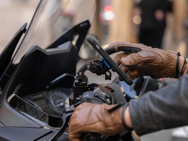 QUAD LOCK Brake Reservoir Phone Mount V2 QUADL BRAKE RESERVOIR MOUNT V2 