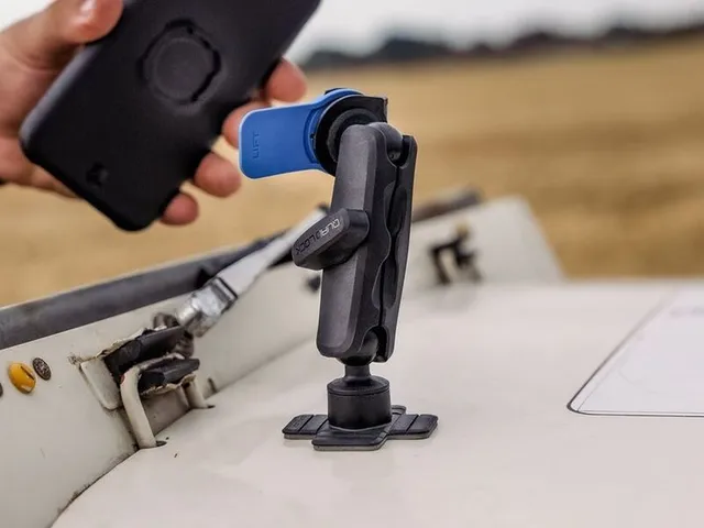 QUAD LOCK 360 Dual Pivot Arm - Small QUADL 360 ARM DUAL PIVOT SMALL 