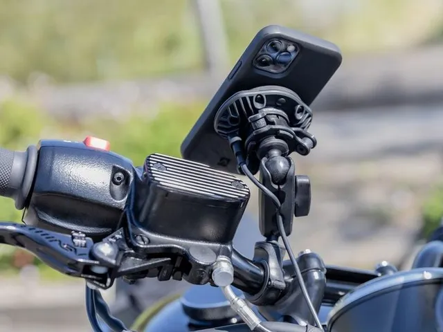 QUAD LOCK 360 Bar Clamp Base - Medium QUADL 360 BASE BAR CLAMP MEDIUM 