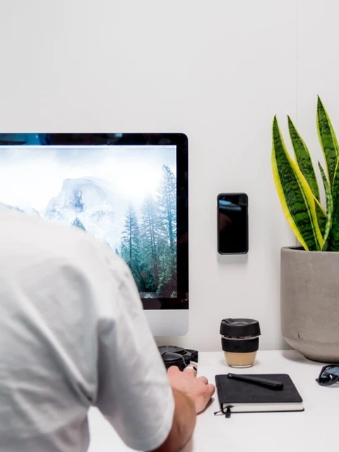 QUAD LOCK Adhesive Wall Mount QUADL ADHESIVE WALL MOUNT (TWIN PACK) 