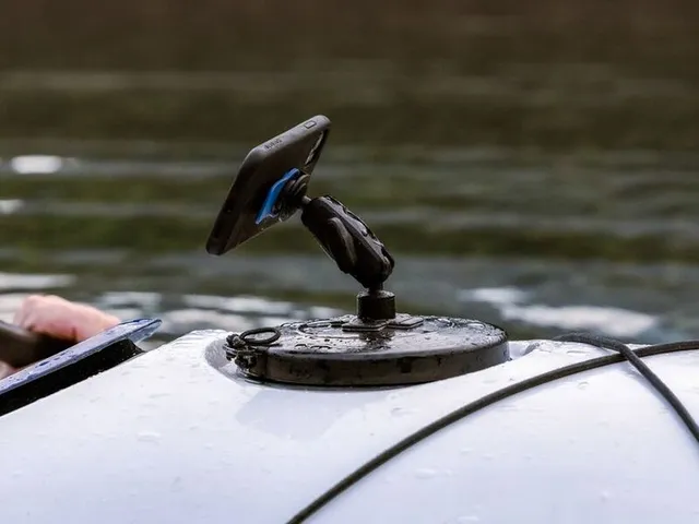 QUAD LOCK 360 Dual Pivot Arm - Small QUADL 360 ARM DUAL PIVOT SMALL 