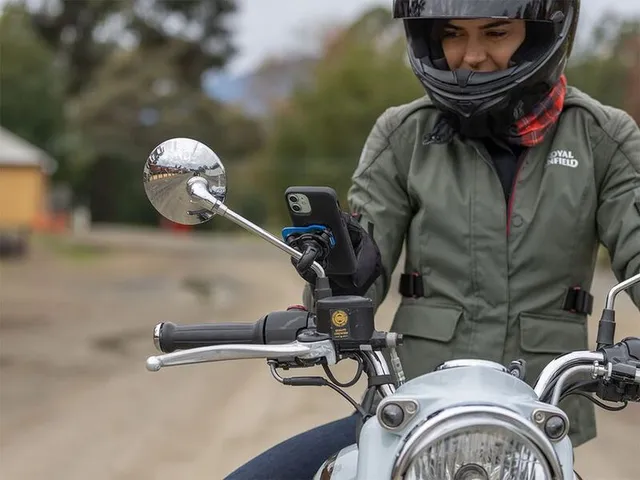 QUAD LOCK Mirror Smartphone Mount QUADL MOTORCYCLE / SCOOTER MIRROR MOUNT 