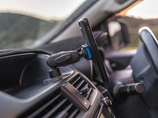 QUAD LOCK 360 Flexible Adhesive Base QUADL 360 BASE FLEXIBLE ADHESIVE 