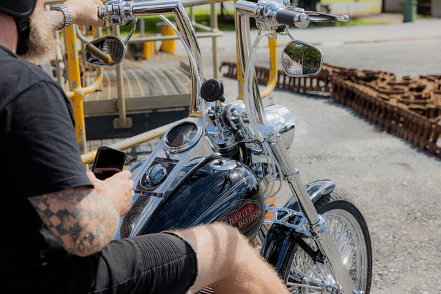 QUAD LOCK Pro Chrome Mount - Large QUADL HANDLEBAR MOUNT PRO CHROME - LARGE 