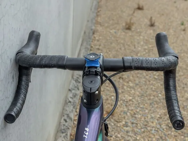 QUAD LOCK Flat Bar Adaptor QUADL FLAT BAR ADAPTOR 