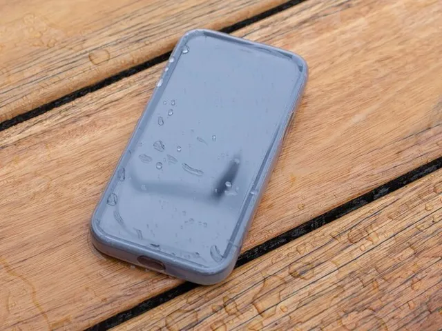 QUAD LOCK Original Poncho  -  13 Pro Max QUADL PONCHO IPHONE 13 PRO MAX 