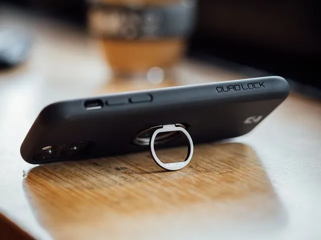 QUAD LOCK Phone Ring/Stand Version 2 QUADL PHONE RING / STAND  NEW 