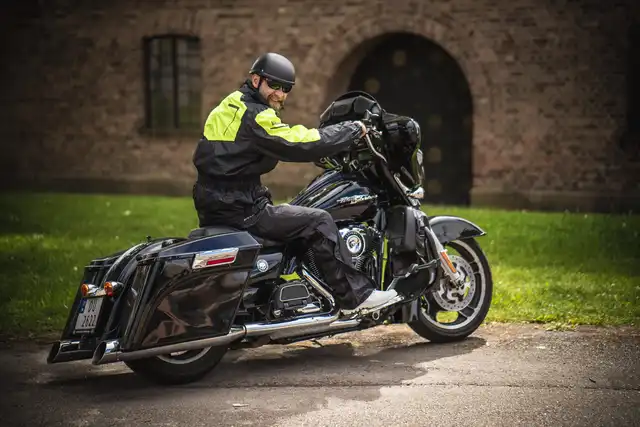 Bullfighter 2-Delt Regndress Svart/Gul 