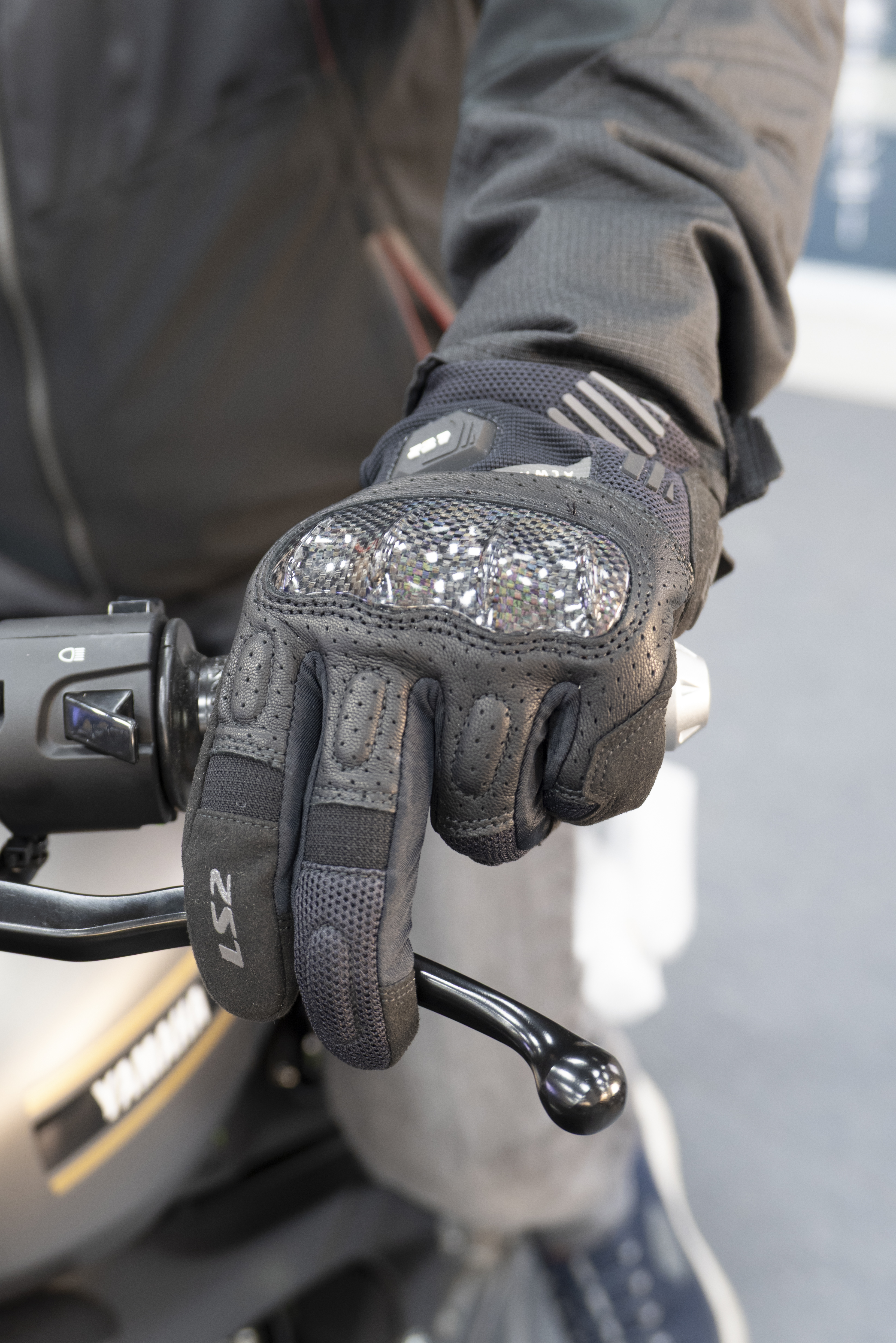 LS2 MC-Hansker Atom Svart 